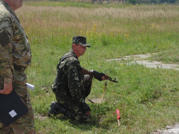 Волинським посадовцям показали солдатське життя. ФОТО