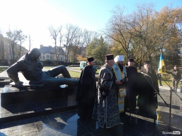 У Луцьку вшанували пам'ять загиблих у Другій світовій. ФОТО