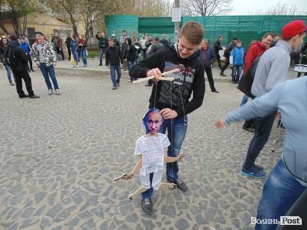 «Антипутінський» марш у Луцьку. ФОТО