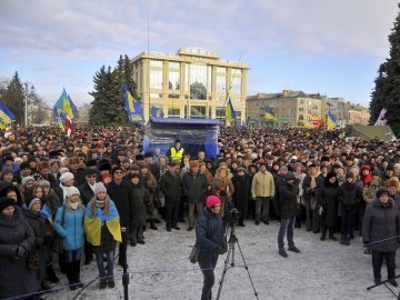 Вимоги Народного віча у Луцьку: владу – у відставку, винних – покарати