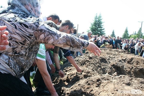 Воїнів-лучан поховали в Гаразджі. ФОТО