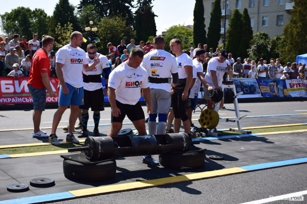 22 богатирі вражали лучан надзвичайною силою та міццю. ФОТО