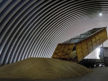 Україна відкриє новий експортний маршрут для зерна, щоб подолати польську блокаду