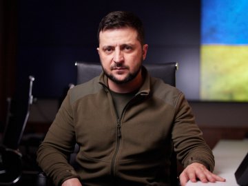 «Український прапор повернеться всюди, де він має бути по праву», – Зеленський. ВІДЕО