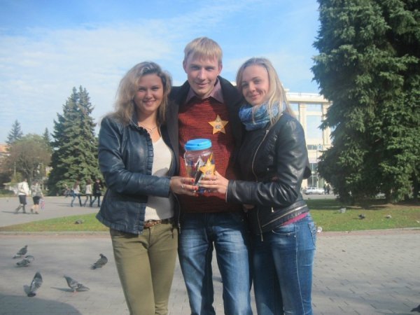 У Луцьку Януковичу зібрали півсотні ручок