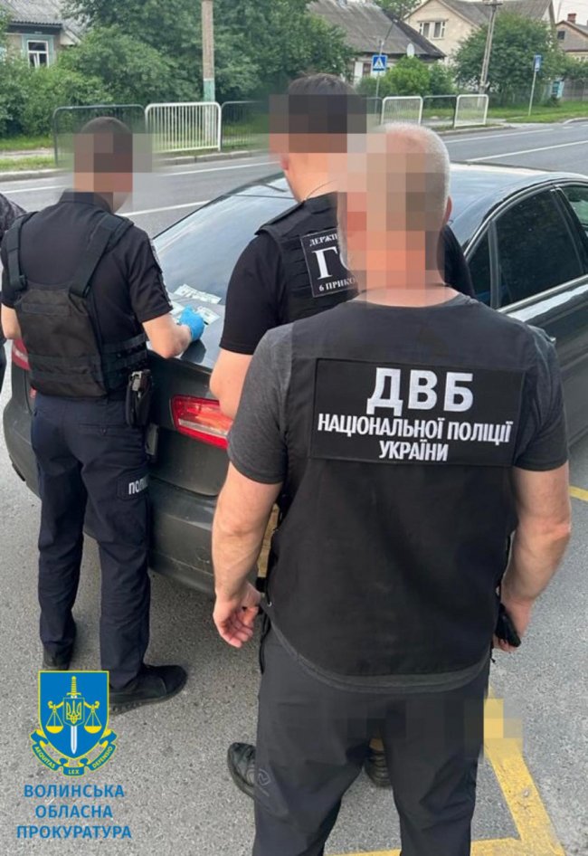 6 тисяч доларів  –  за переправлення за кордон: на Волині викрили злочинну схему втечі ухилянтів з України. ФОТО