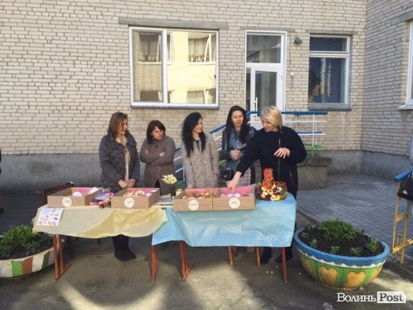 У Луцькому дитячому садочку №7 стартувала естафета «Долонька-милосердя». ФОТО