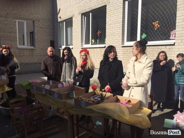 У Луцькому дитячому садочку №7 стартувала естафета «Долонька-милосердя». ФОТО