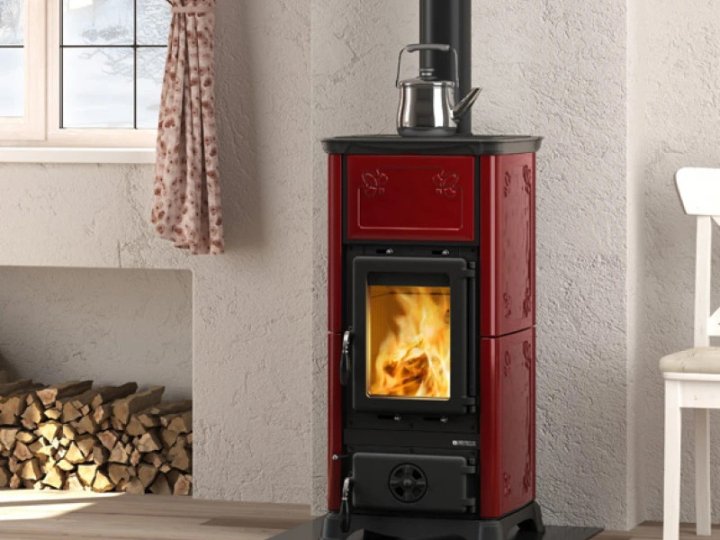 Опалювальна піч чи камін — що вибрати для дому?
