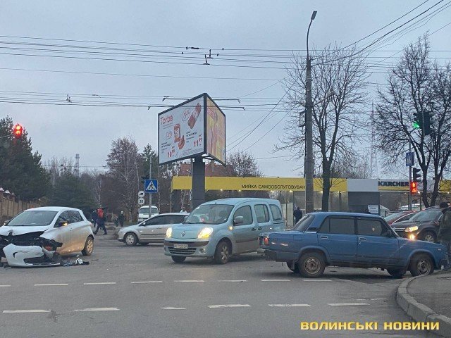 У Луцьку зіткнулися дві автівки. ФОТО