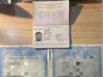 З України намагалися виїхати батько та син, які вдавали з себе багатодітних татусів