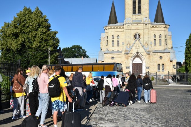 Діти загиблих Героїв та зниклих безвісти з Луцької громади вирушили на відпочинок до США