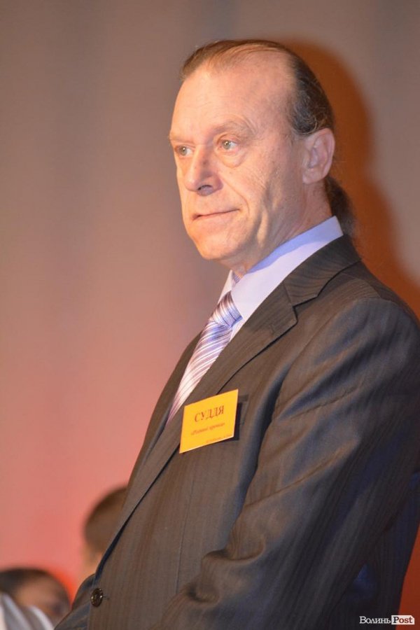 Луцьку сцену запалювали «різдвяні зірочки». ФОТО. ВІДЕО