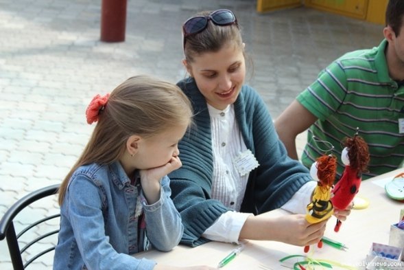 Як у Луцьку вчили робити великодні яйця з фетру. ФОТО