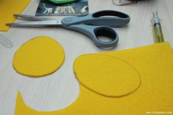 Як у Луцьку вчили робити великодні яйця з фетру. ФОТО