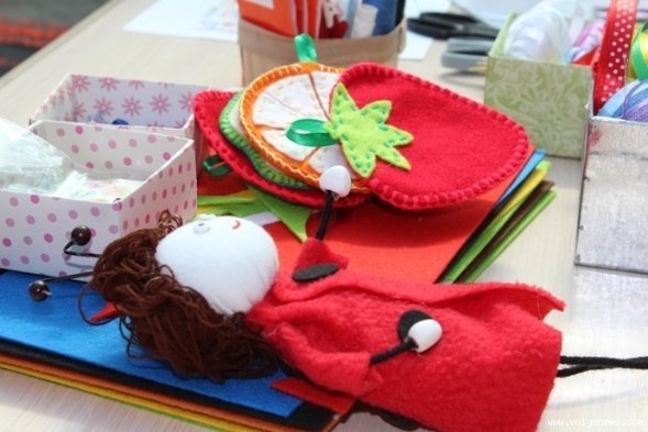 Як у Луцьку вчили робити великодні яйця з фетру. ФОТО