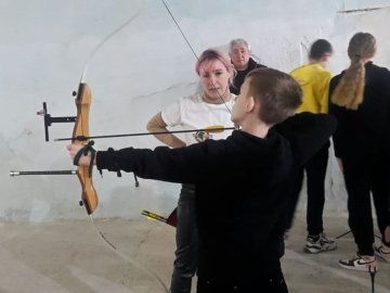 Як луцькі школярі готуються до міського турніру зі стрільби з лука. ВІДЕО