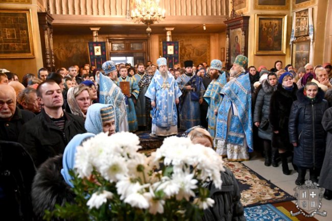 Очільник УПЦ (МП) Нафанаїл відправив святкову службу у луцькому храмі. ФОТО