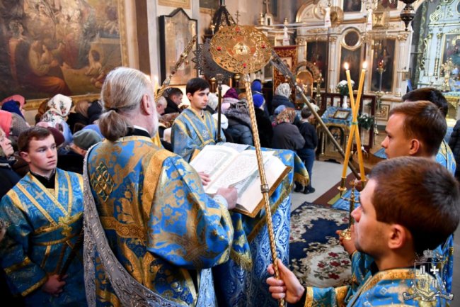 Очільник УПЦ (МП) Нафанаїл відправив святкову службу у луцькому храмі. ФОТО