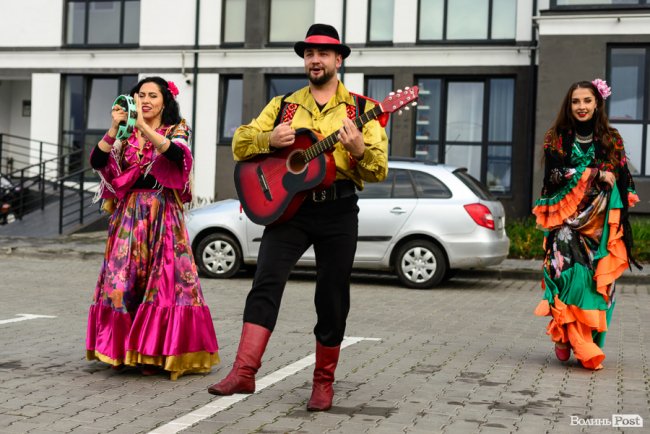 Яскраво, весело і смачно: на «Юпітері» відсвяткували День доброго сусіда. ФОТОРЕПОРТАЖ*