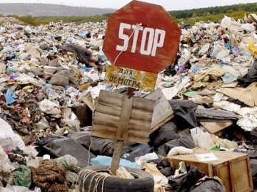 Комунальники не можуть вирішити проблему зі сміттям у Луцьку