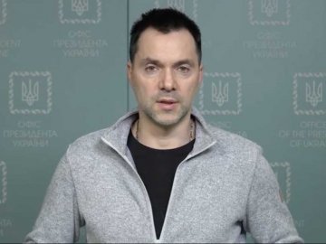 Масово здаються в полон: Арестович заявив, що росіянам залишилося одна-дві доби війни. ВІДЕО
