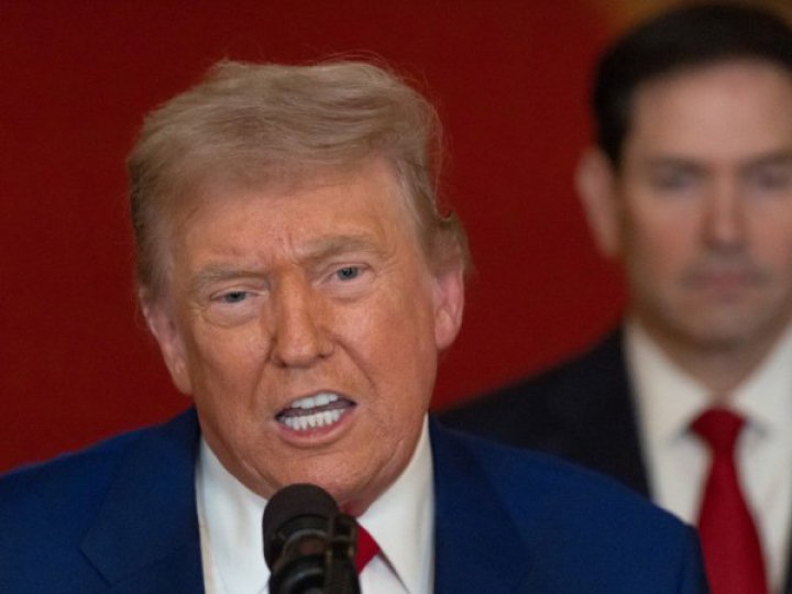 Трамп обговорює розміщення приватних військових компаній на території України