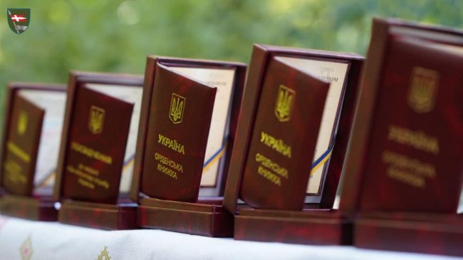 Військовим 14 ОМБр на передовій вручили державні та відомчі нагороди. ФОТО