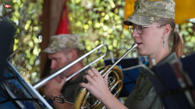 Військовим 14 ОМБр на передовій вручили державні та відомчі нагороди. ФОТО