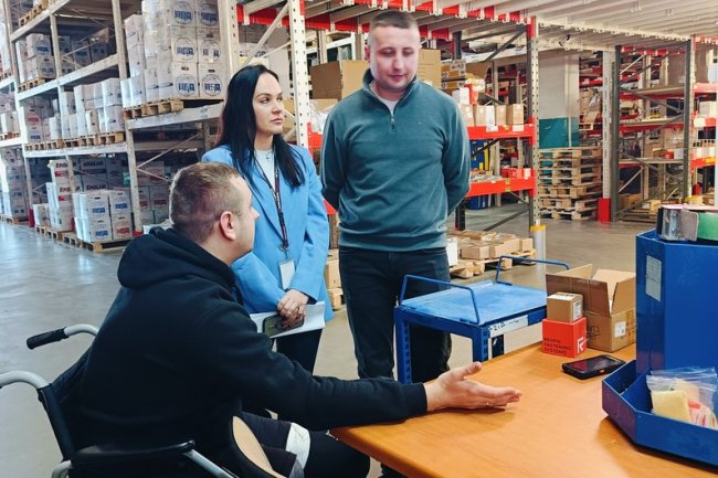 Волинянин після втрати ніг на війні та 20 операцій повернувся працювати на завод. ВІДЕО