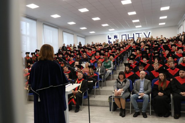 Понад 1250 випускників ЛНТУ отримали дипломи магістрів. ФОТО