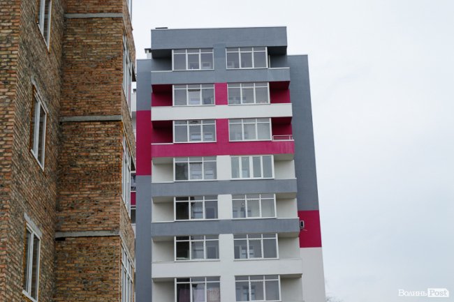 Холод – не завада: як у Луцьку будують «карамельний» житловий комплекс. ФОТО*