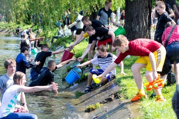 «Водяні маньяки»: як великодню забаву перетворили на хуліганство. ФОТО