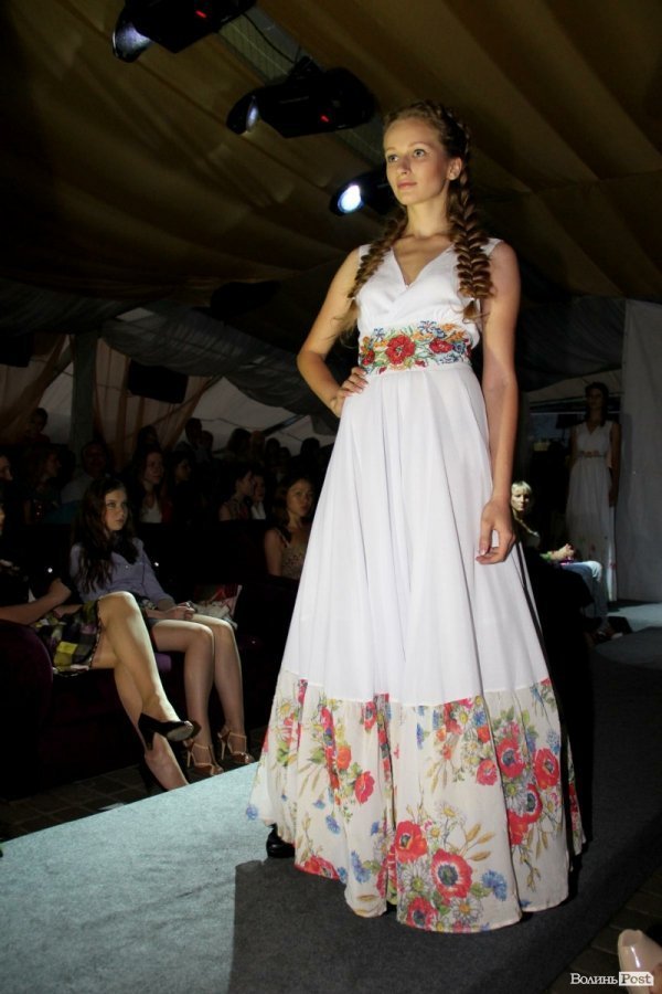 Довгоногі красуні, купальники, сукні: День моди в Луцьку. ФОТО