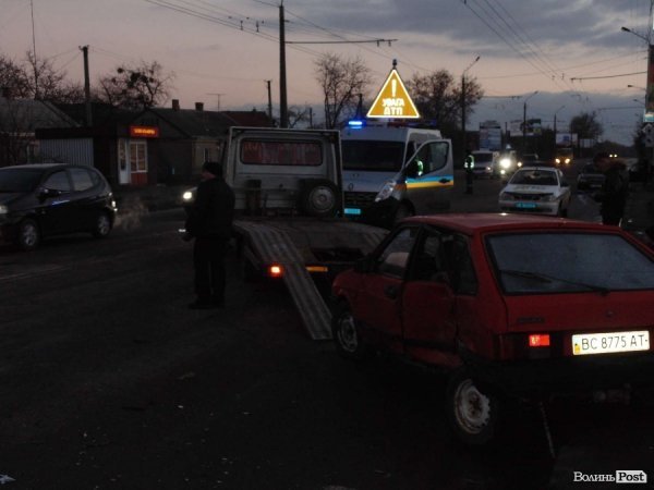 Аварія у Луцьку: троє постраждалих. ФОТО