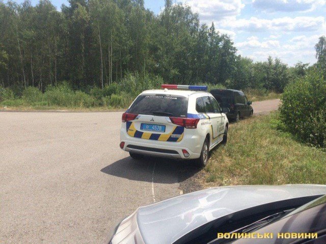 На Волині бус злетів у кювет. ФОТО