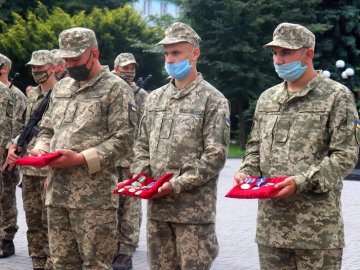 У Володимирі в останню путь провели Героя АТО, який помер від раку. ФОТО