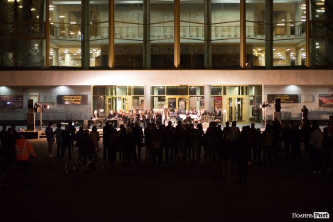 «Перша хвилина миру»: лучани вшанували полеглих воїнів. ФОТО