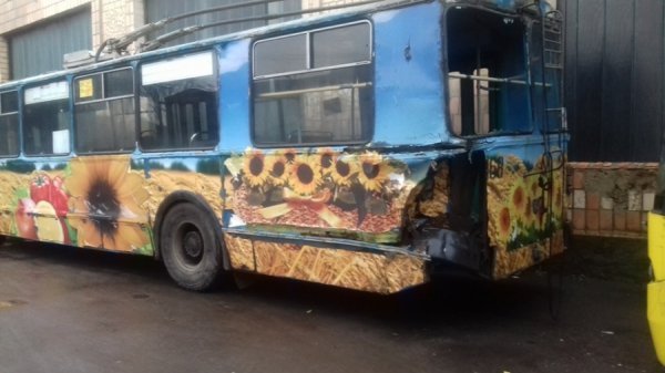 У луцьку вантажівка врізалася у тролейбус