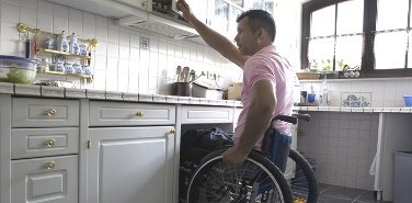 Жако радить меблі для людей з обмеженими можливостями. ФОТО*