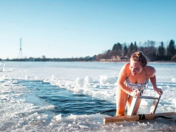 Луцький священник розповів, чи варто християнам пірнати на Водохреще