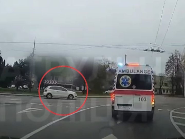 У Луцьку оштрафували водія, який не пропустив швидку. ВІДЕО