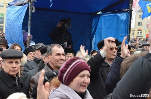 Майдан у Луцьку: Віче і хода на ДПЗ. ФОТО
