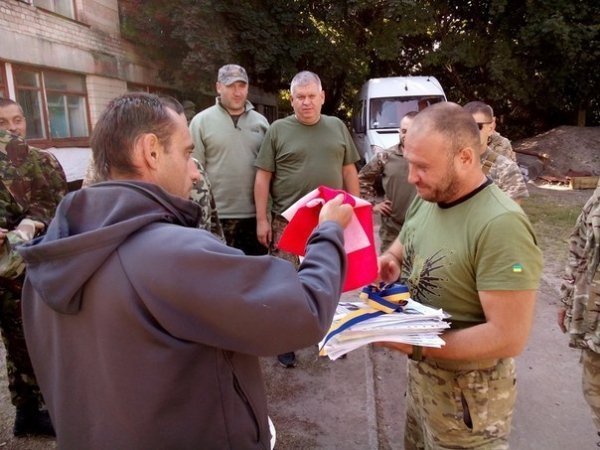 Волинські волонтери відвезли допомогу в зону АТО та поспілкувались з Ярошем. ФОТО