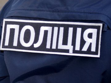 На Волині поліцейський примушував чоловіка працювати на господарстві