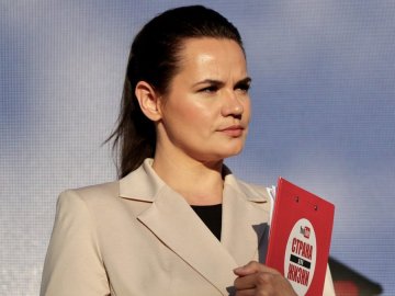 Суперницю Лукашенка Тихановську вивезли в Литву
