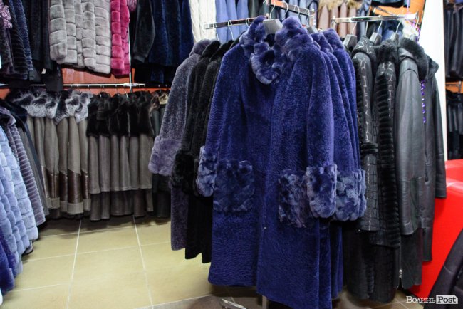 У магазині шкіри та хутра «Steel» у центрі Луцька пропонують шалені знижки*