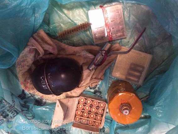 Вибухівка та «трава»: «улов» поліції у селі під Луцьком 