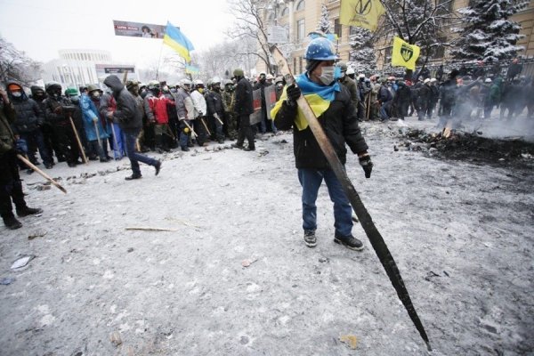 Протистояння на Грушевського: центр Києва у попелі і вогні. ФОТО
