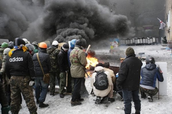 Протистояння на Грушевського: центр Києва у попелі і вогні. ФОТО